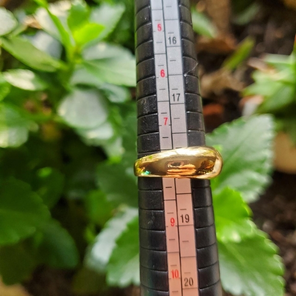 New Classic Gold Ring - Picture 4 of 4